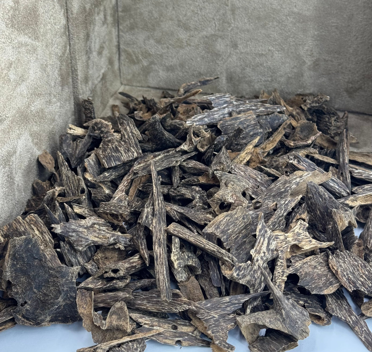عود طبيعي فاخر – Mori Super