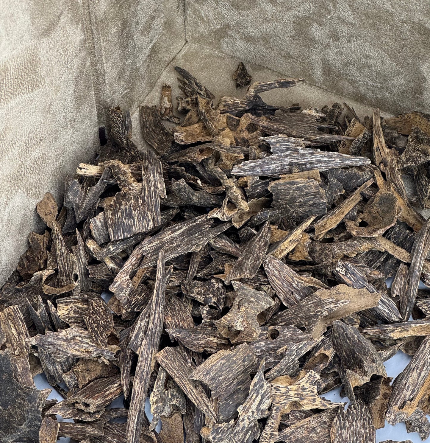 عود طبيعي فاخر – Mori Super